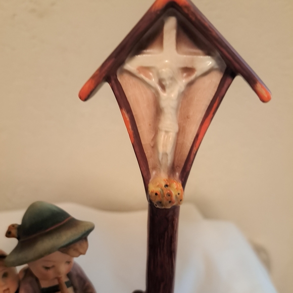 FINAL SALE Goebel Hummel  Wayside Devotion TMK2 28/2 figurine - Picture 3 of 10